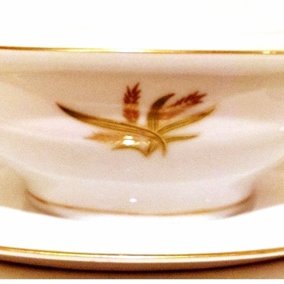 Fukagama Arita Hand Painted Gravy Boat with attached Plate, Vintage Gravy Boat - Picture 2 of 11